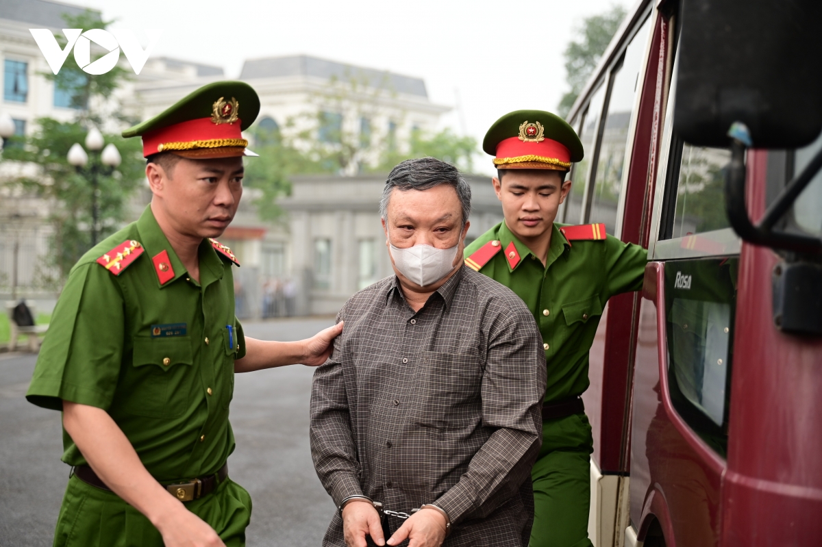 dan giai cuu thu truong hoang van thang hau toa voi cao buoc nhan hoi lo hinh anh 10