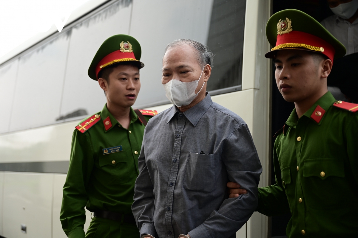 dan giai cuu thu truong hoang van thang hau toa voi cao buoc nhan hoi lo hinh anh 8