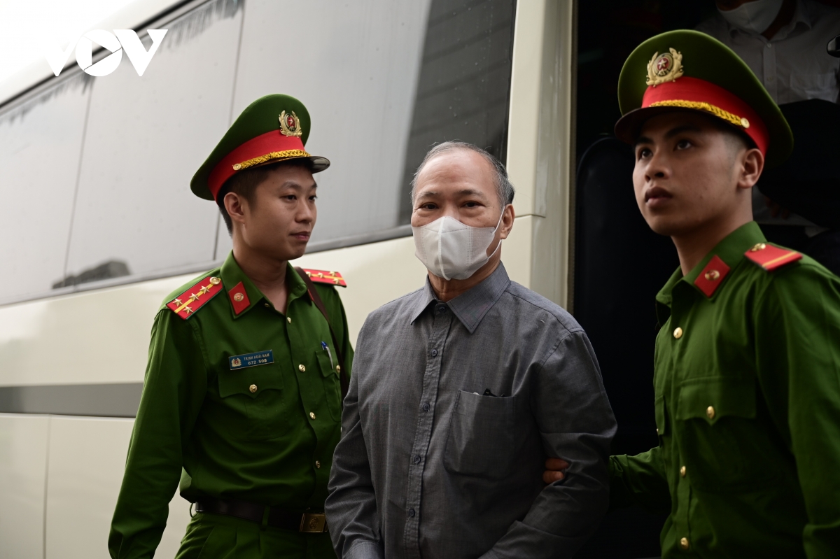 dan giai cuu thu truong hoang van thang hau toa voi cao buoc nhan hoi lo hinh anh 3