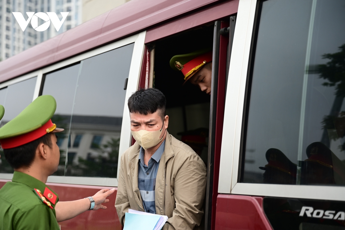 dan giai cuu thu truong hoang van thang hau toa voi cao buoc nhan hoi lo hinh anh 7