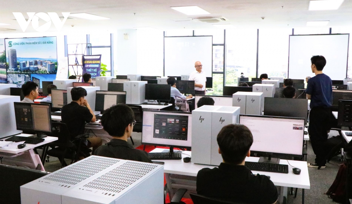 Da nang can 8.000 nhan luc vi mach ban dan va ai hinh anh 1