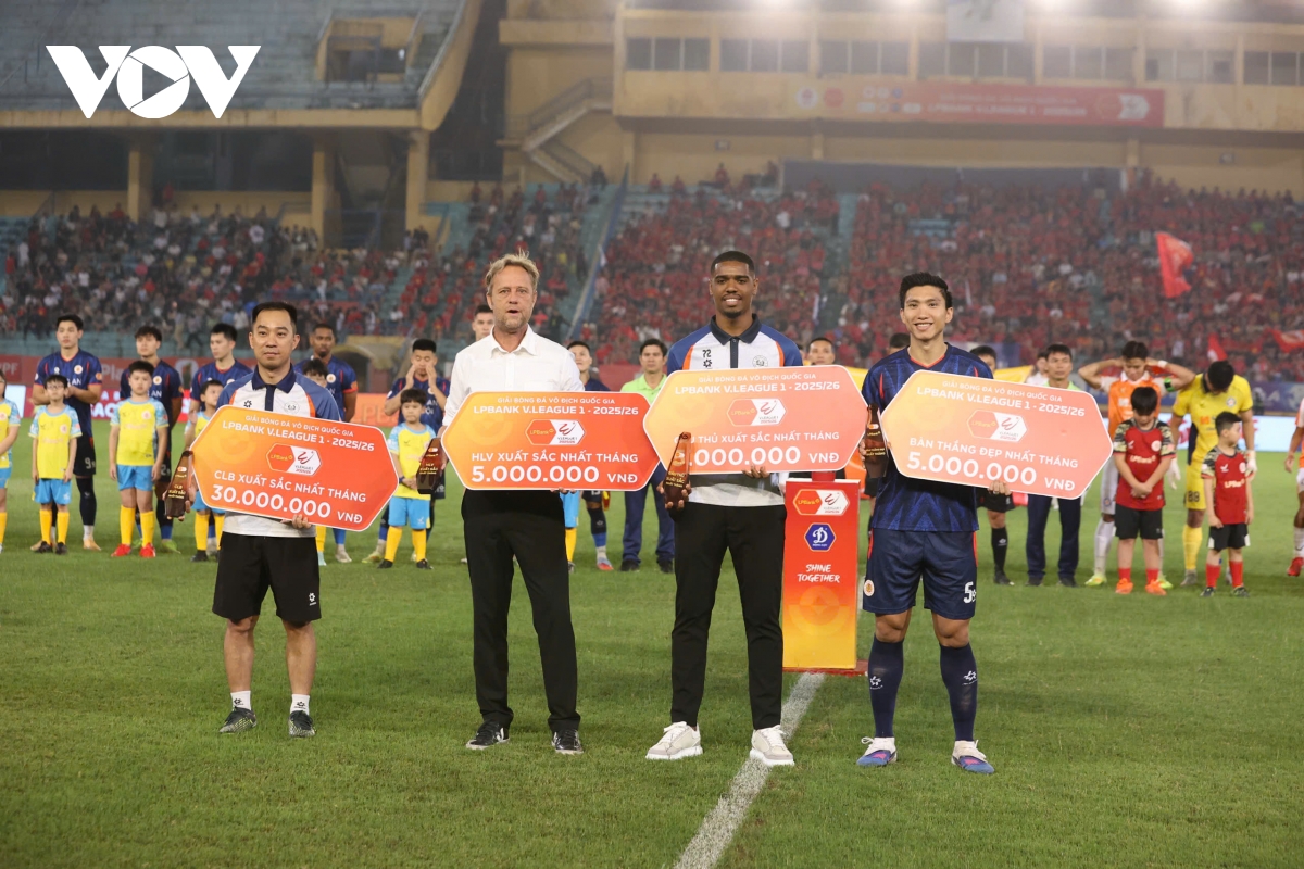 Dinh bac toa sang giup clb cahn thang Da nang trong ngay dac biet cua quang hai hinh anh 2