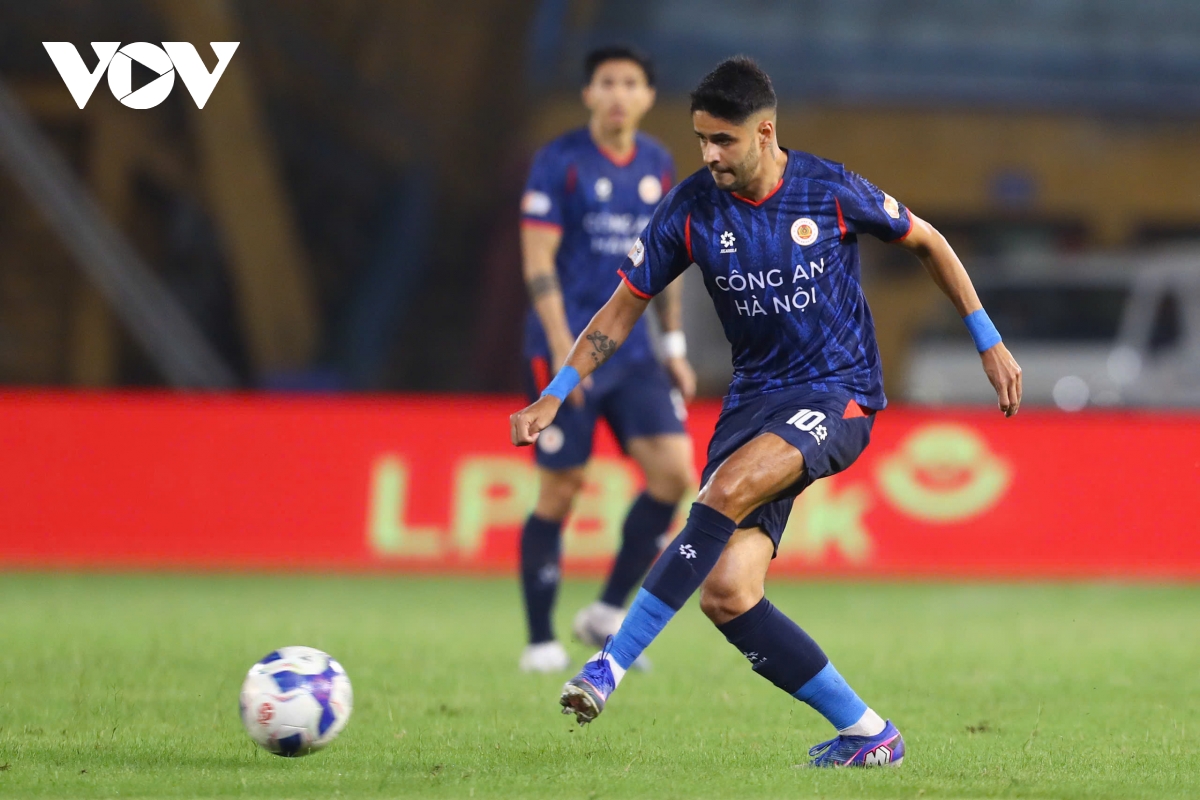 Dinh bac toa sang giup clb cahn thang Da nang trong ngay dac biet cua quang hai hinh anh 4