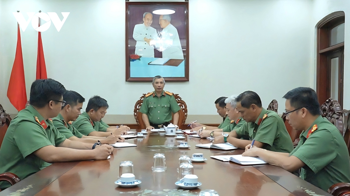 can tho triet pha duong day dua nguoi ra nuoc ngoai khai thac hai san trai phep hinh anh 2