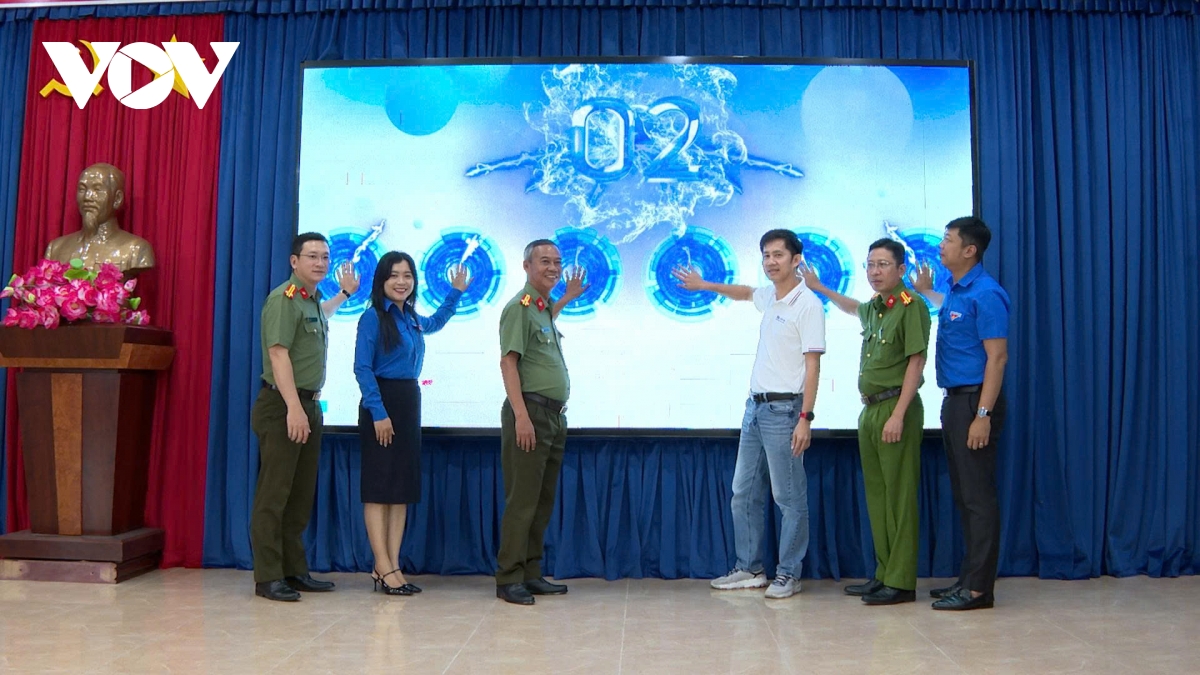 ra mat cong trinh thanh nien tieng loa an ninh tai dac khu phu quoc hinh anh 2