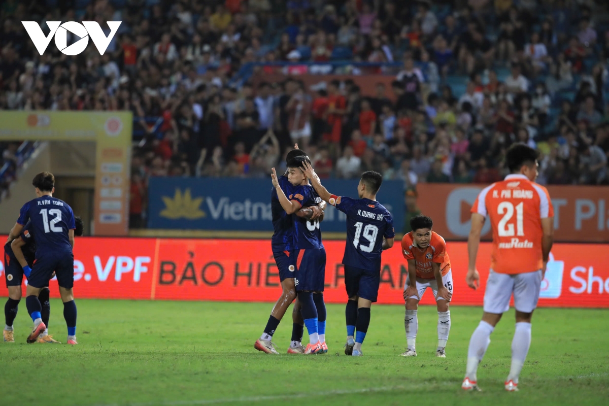 Dinh bac toa sang giup clb cahn thang Da nang trong ngay dac biet cua quang hai hinh anh 11