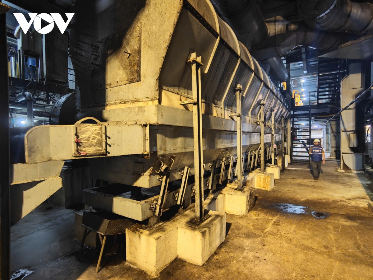 cong nhan son la giu nhip san xuat trong ky nghi le hinh anh 10