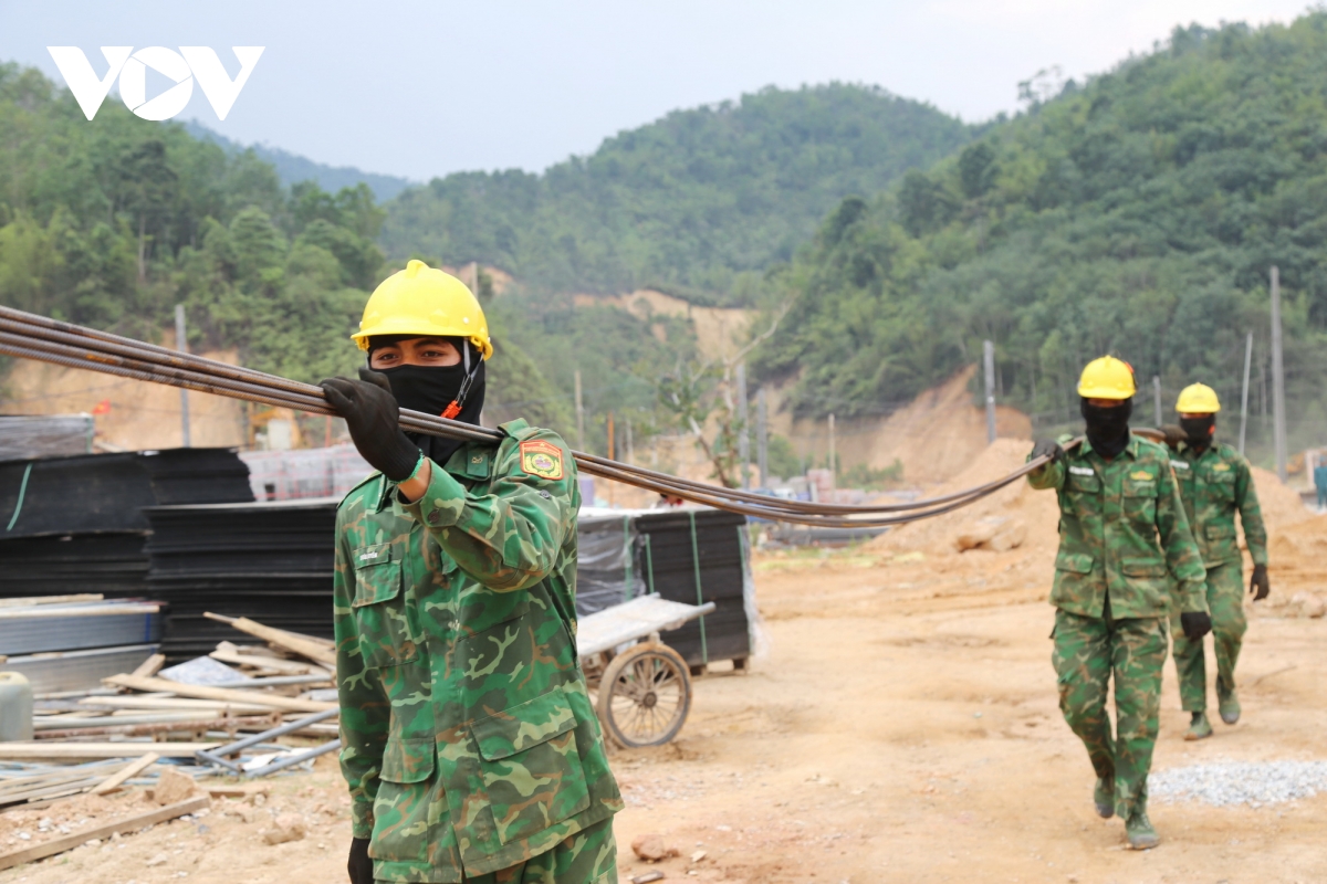6 truong bien gioi o Da nang chi dinh thau, trai tham van cham tien do hinh anh 6