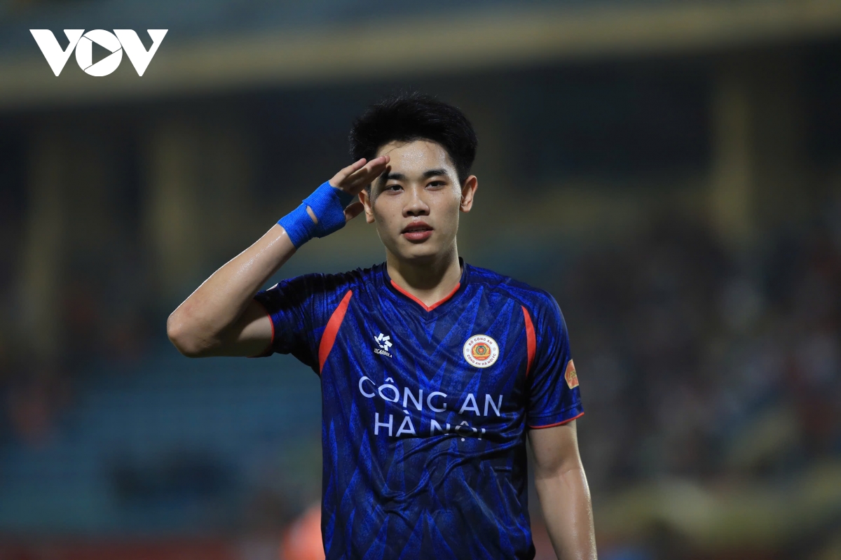 Dinh bac toa sang giup clb cahn thang Da nang trong ngay dac biet cua quang hai hinh anh 10