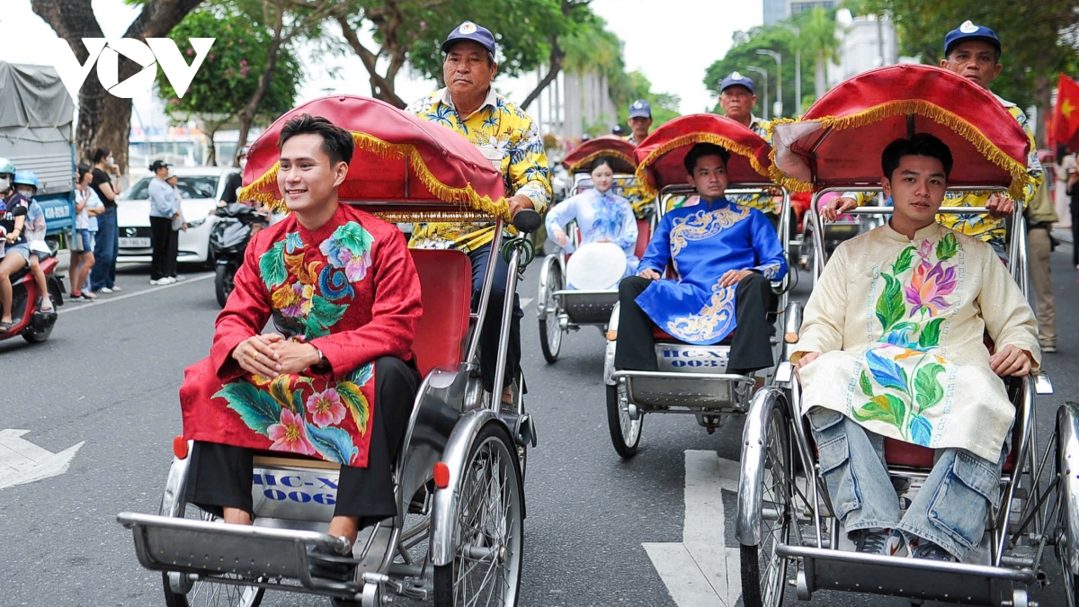 hon 1.000 phu nu dieu hanh ao dai ben song han hinh anh 10