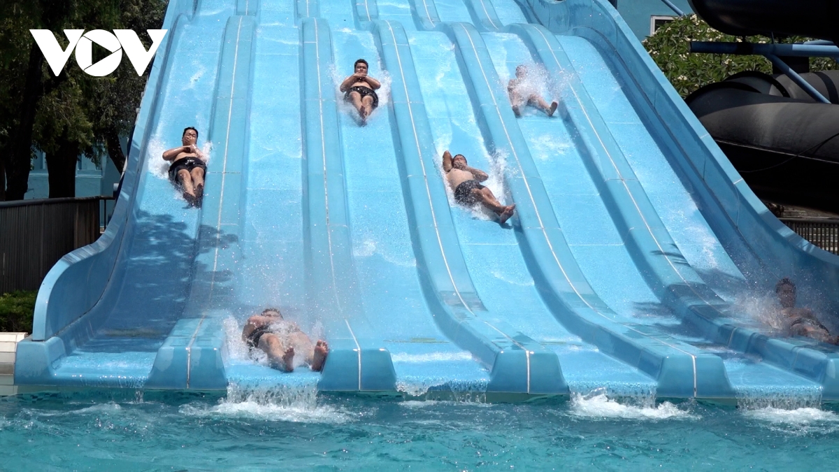 nghi le 30 4 - 1 5, nhieu nguoi o ha noi chon du lich noi do hinh anh 11