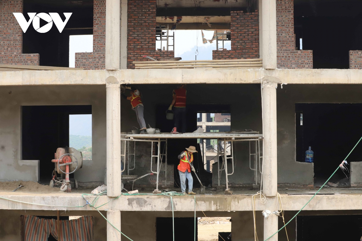 khi the 100 ngay thi dua ve dich xay dung truong lien cap vung bien gioi son la hinh anh 1