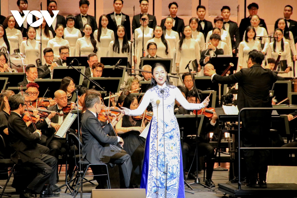  to quoc trong tim ban hoa ca xuc dong ve tinh yeu dat nuoc hinh anh 12