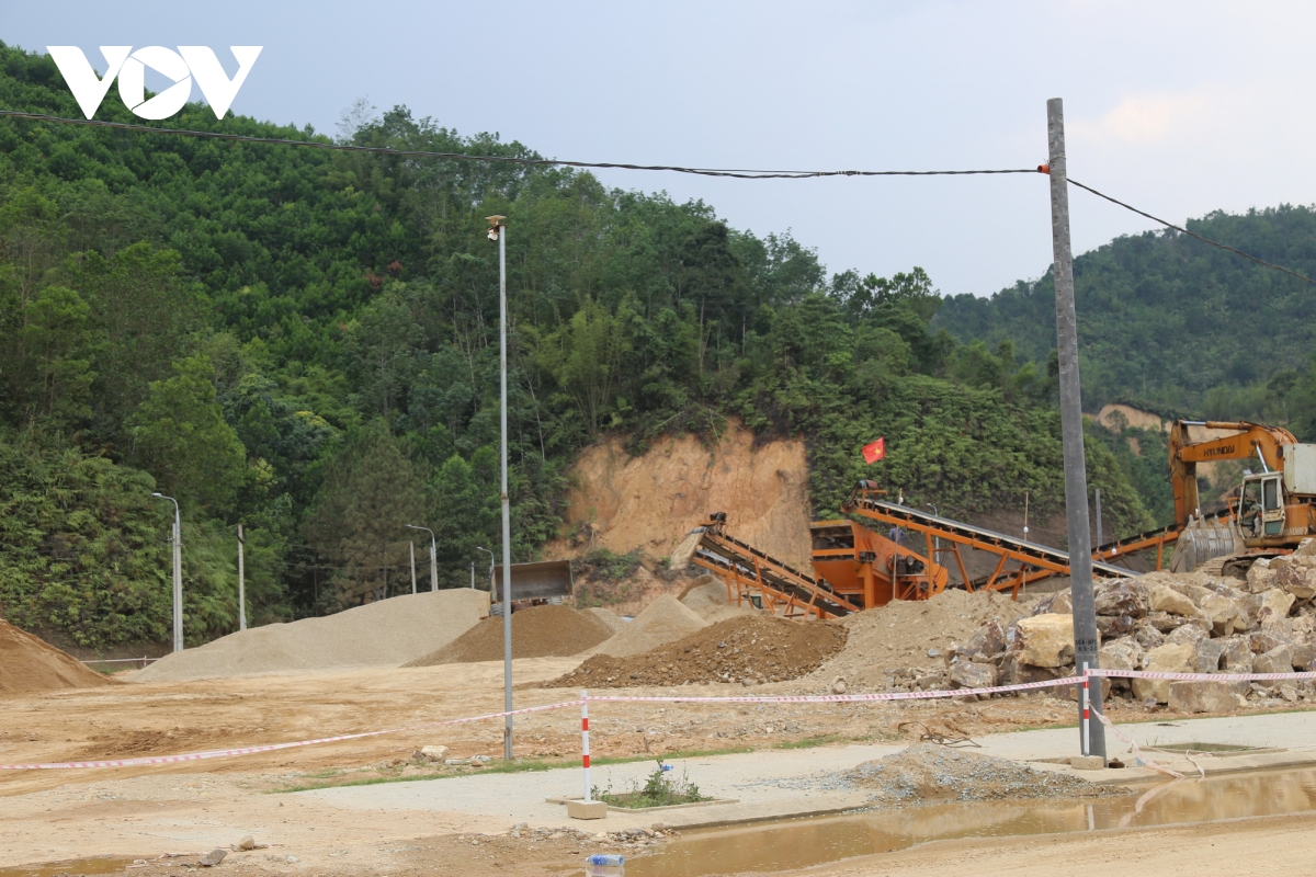 6 truong bien gioi o Da nang chi dinh thau, trai tham van cham tien do hinh anh 8