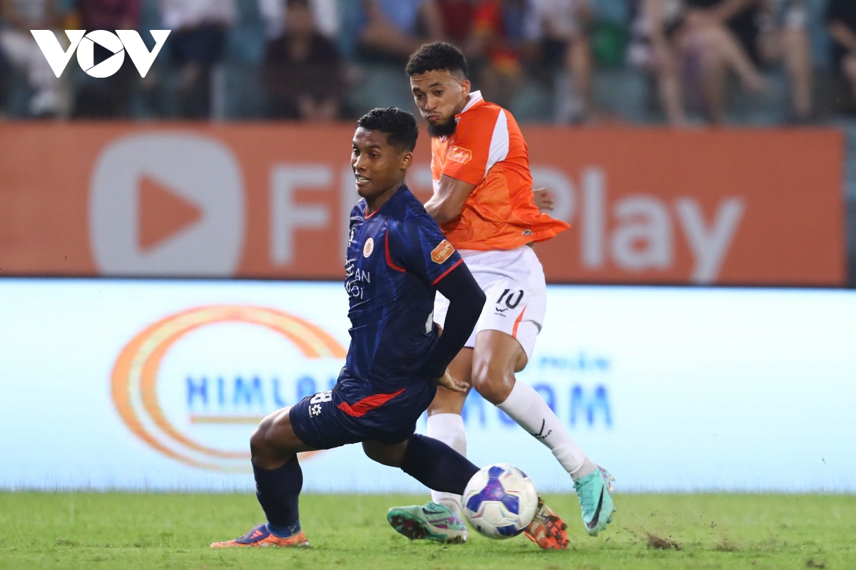 Dinh bac toa sang giup clb cahn thang Da nang trong ngay dac biet cua quang hai hinh anh 12