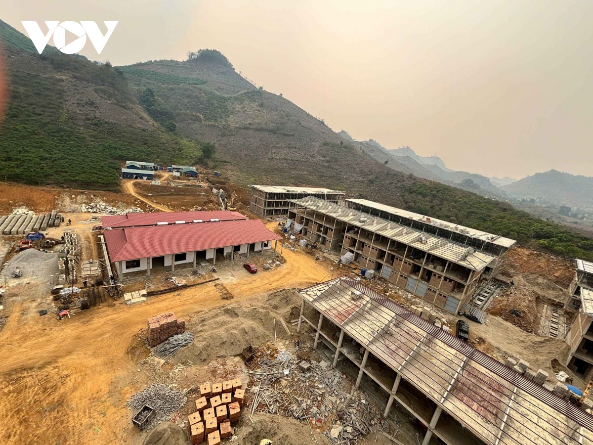 chien dich 100 ngay dem - nhung ngoi truong o vung bien son la dan hien huu hinh anh 12