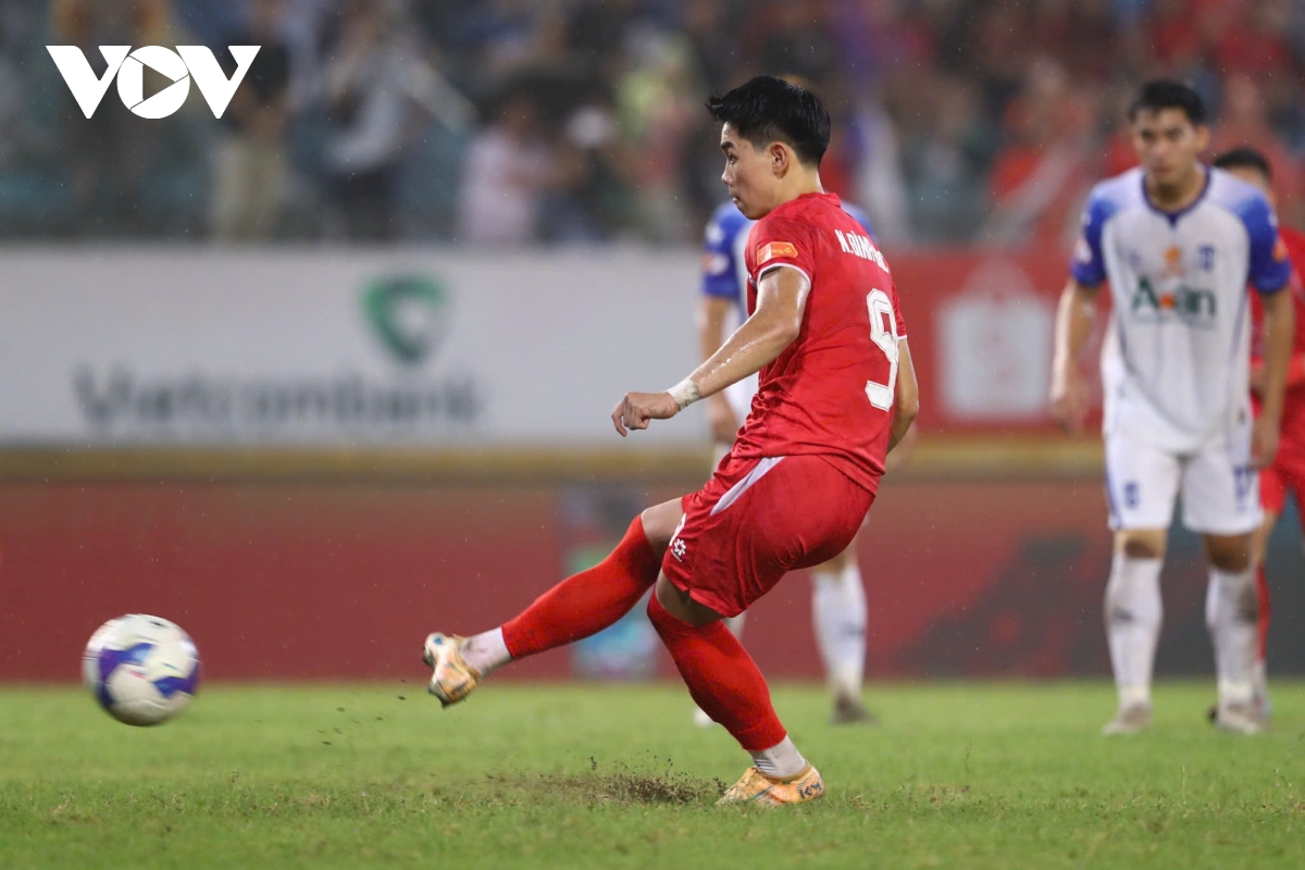 truc tiep cahn 4-1 slna Dinh bac lap hat-trick hinh anh 1