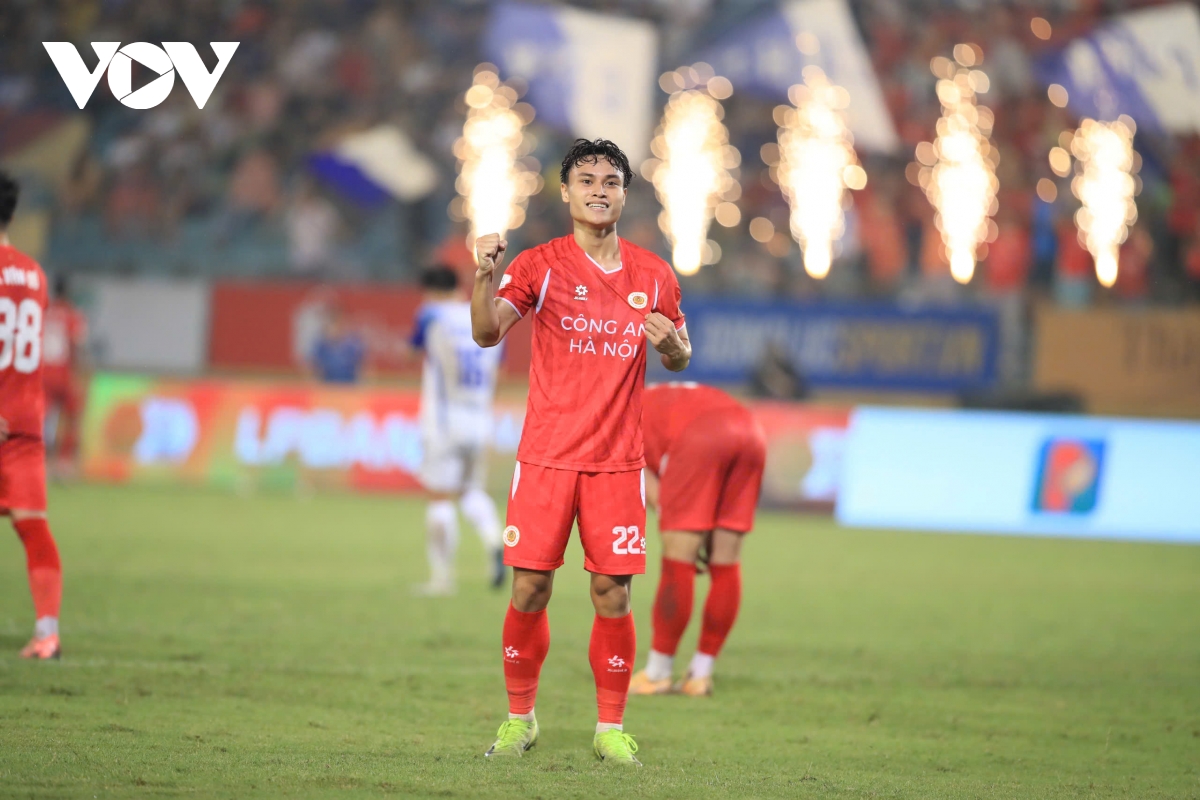 truc tiep cahn 4-1 slna Dinh bac lap hat-trick hinh anh 4