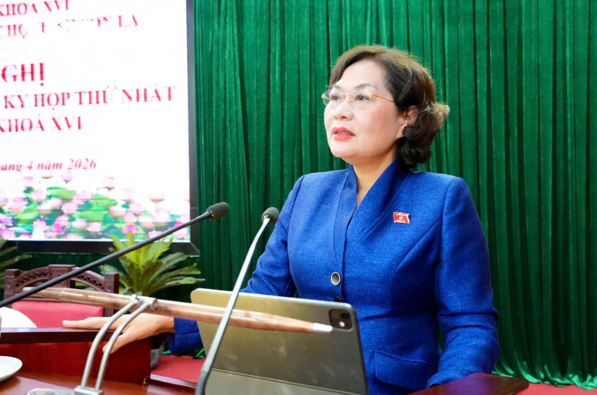 pho chu tich quoc hoi nguyen thi hong tiep xuc cu tri tai son la hinh anh 3