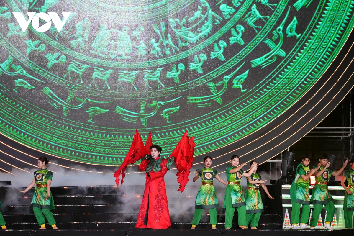 hang nghin khan gia doi mua xem concert quoc gia Am vang to quoc hinh anh 6