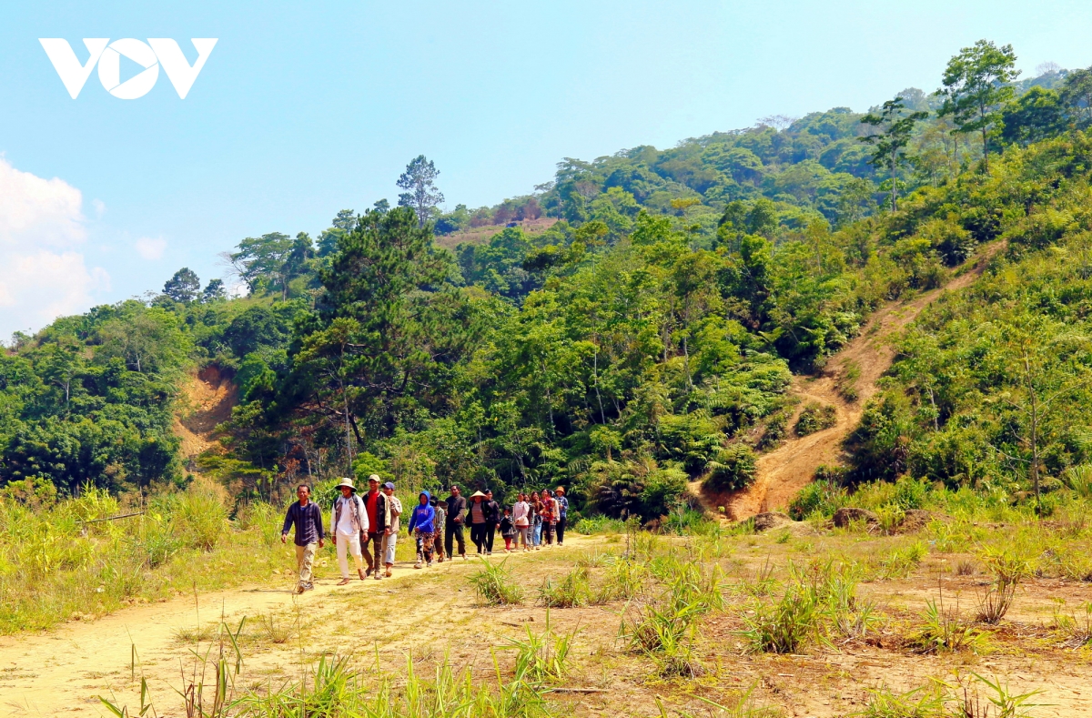 tet bunpimay giua dai ngan gan ket nghia tinh bien gioi viet lao hinh anh 1