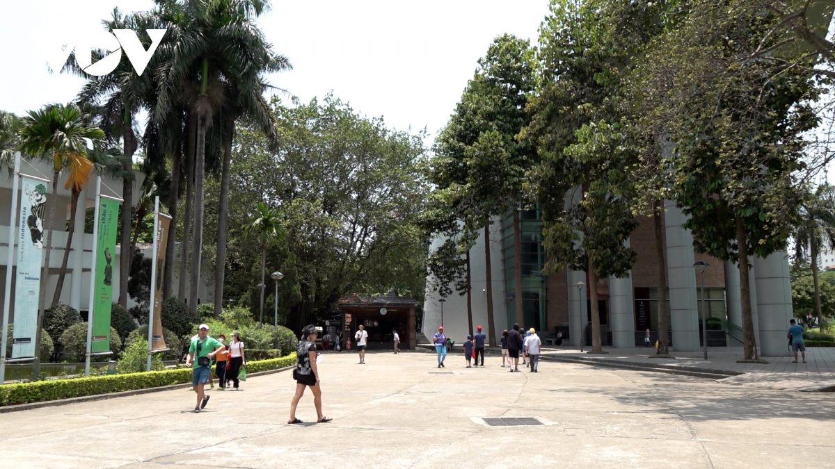 nghi le 30 4 - 1 5, nhieu nguoi o ha noi chon du lich noi do hinh anh 1