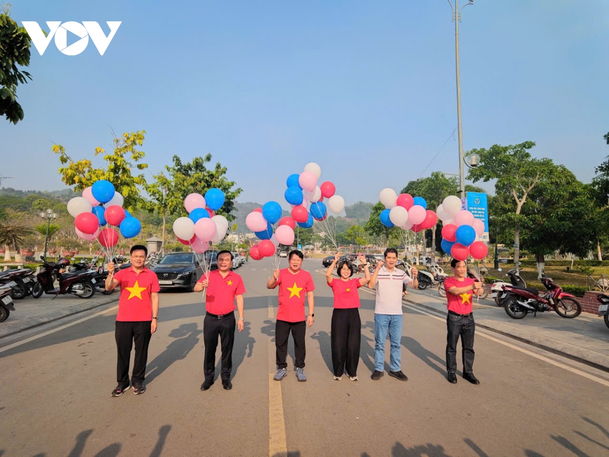 gan 1.500 dai bieu tham gia mit tinh phat dong ngay suc khoe toan dan tai son la hinh anh 2