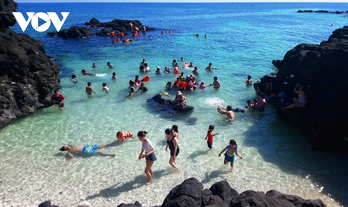 ly son giu chan du khach bang trai nghiem va chieu sau van hoa hinh anh 1