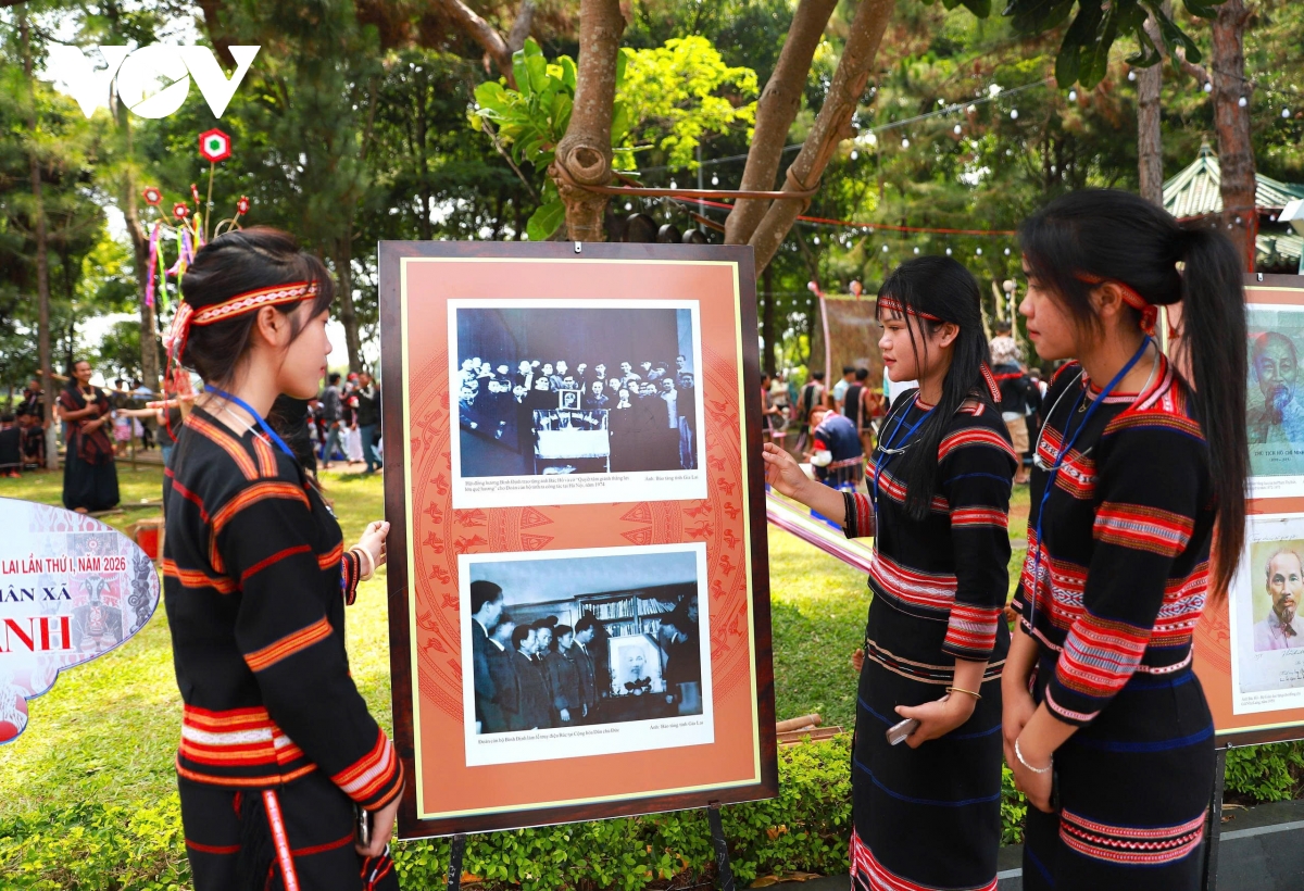 trung bay 100 tac pham ve bac ho voi cac dan toc gia lai hinh anh 2