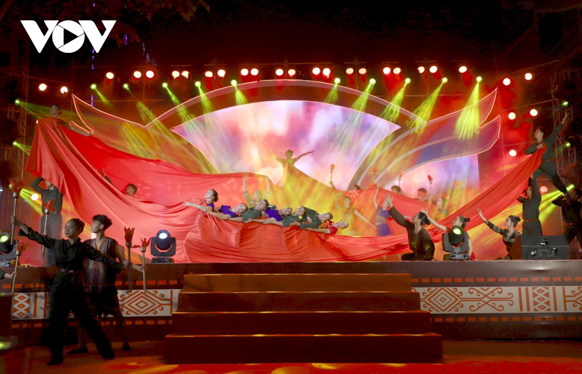 Dak lak to chuc chuong trinh nghe thuat ban hung ca thang tu hinh anh 1