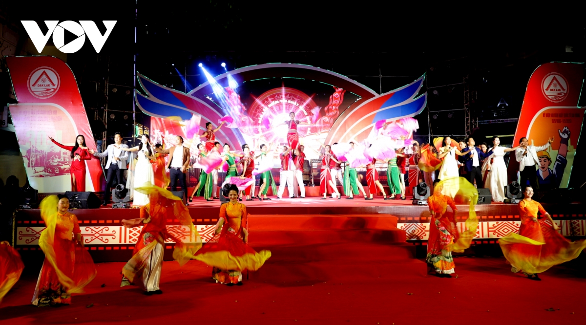 Dak lak to chuc chuong trinh nghe thuat ban hung ca thang tu hinh anh 2