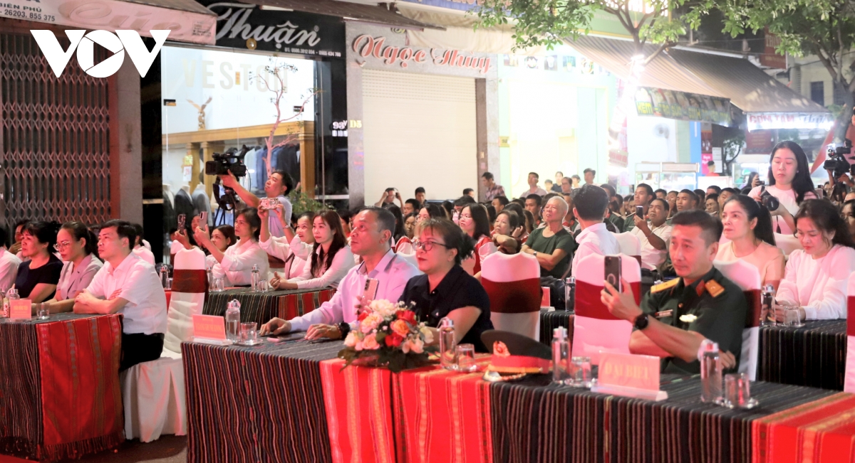 Dak lak to chuc chuong trinh nghe thuat ban hung ca thang tu hinh anh 3