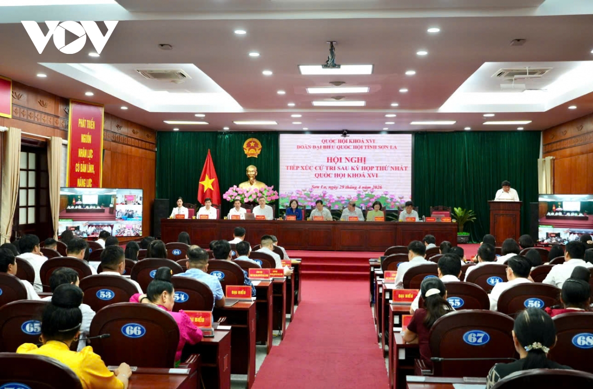 pho chu tich quoc hoi nguyen thi hong tiep xuc cu tri tai son la hinh anh 4