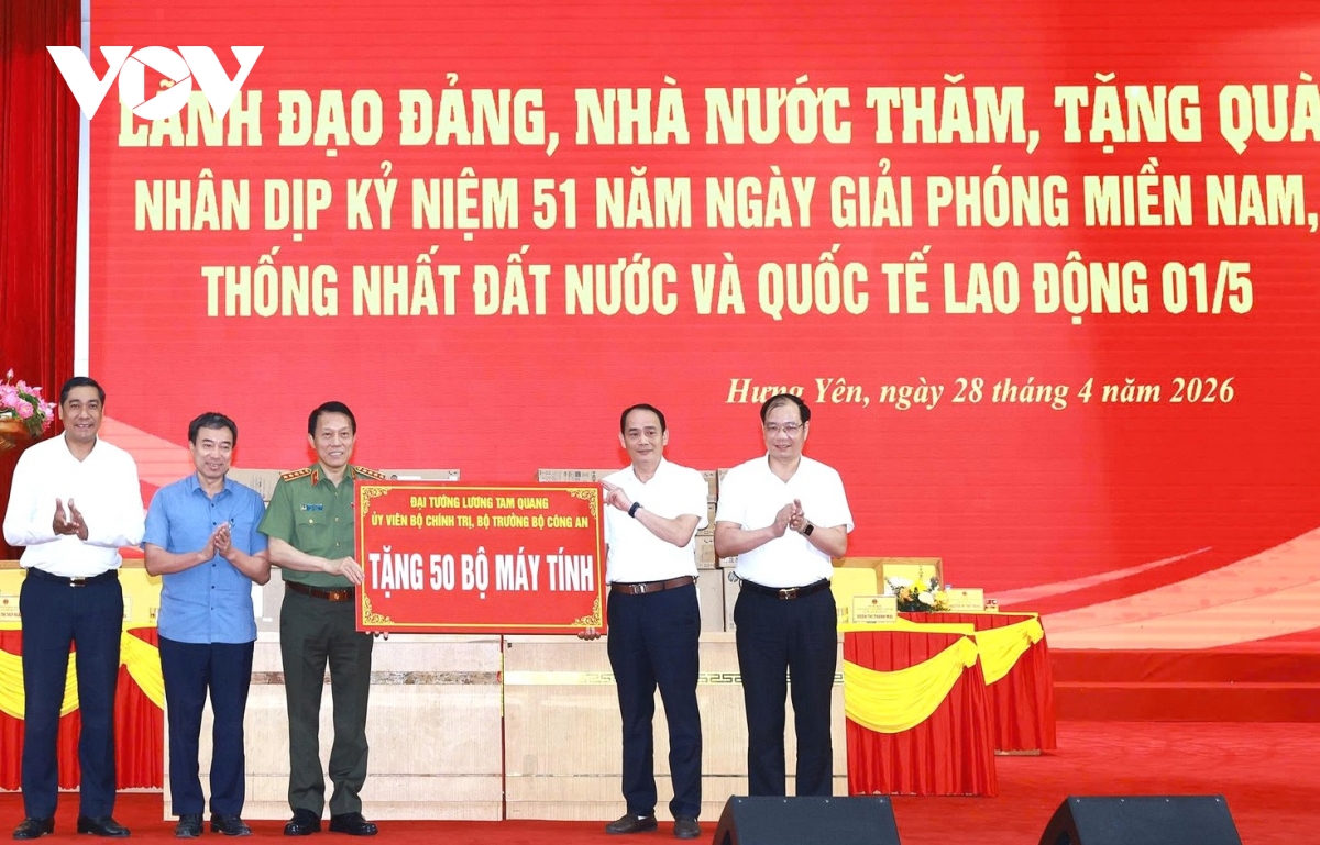 bo truong bo cong an luong tam quang tiep xuc cu tri tai tinh hung yen hinh anh 4