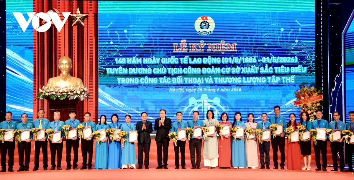 chu tich quoc hoi tran thanh man du le ky niem 140 nam ngay quoc te lao dong hinh anh 4