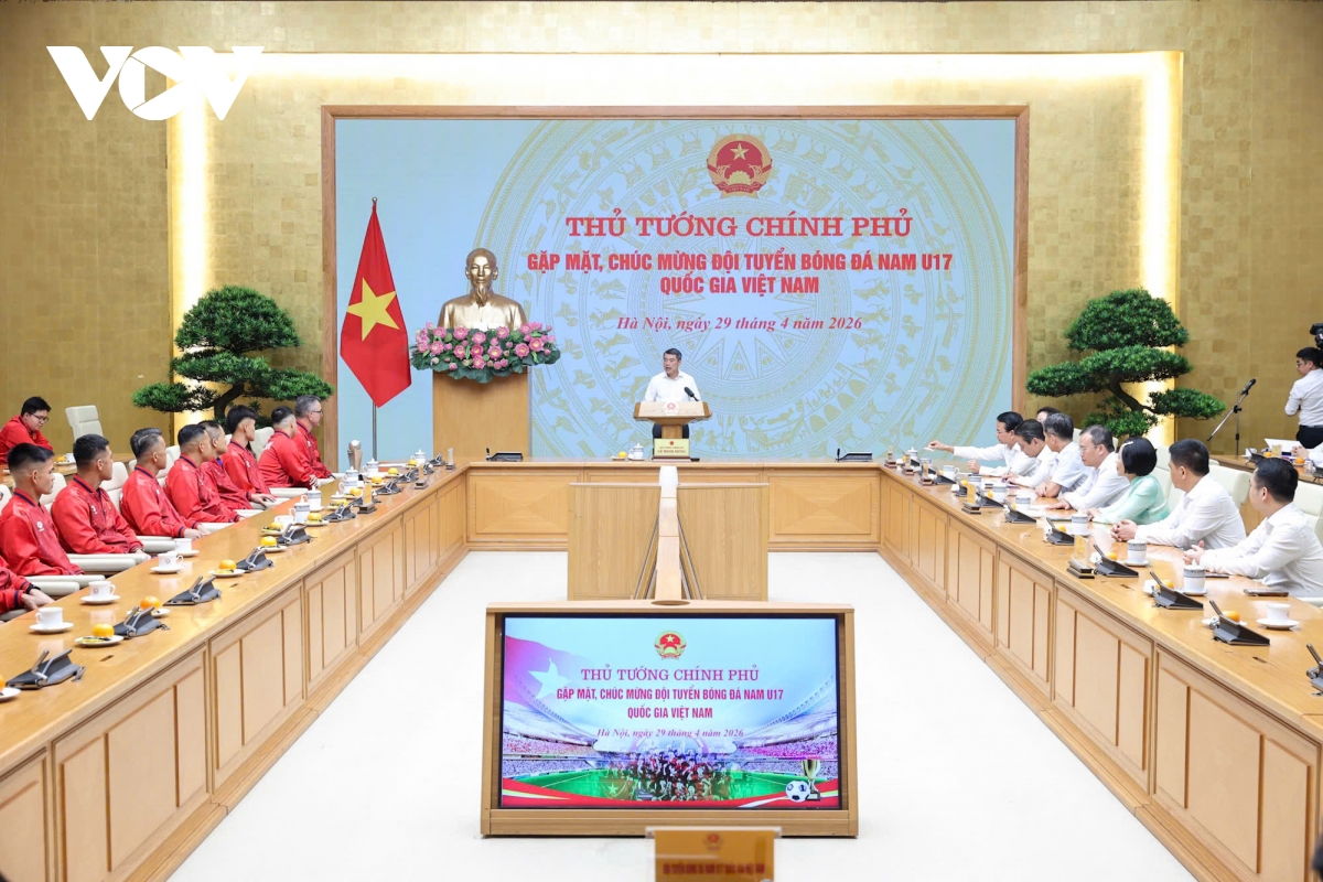 thu tuong le minh hung gap mat chuc mung doi tuyen bong da nam u17 quoc gia hinh anh 4