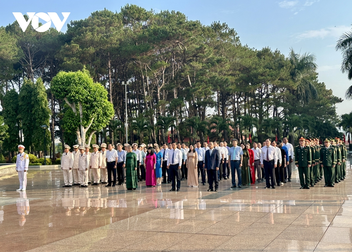 Dak lak dang huong tuong nho cac anh hung liet si hinh anh 1