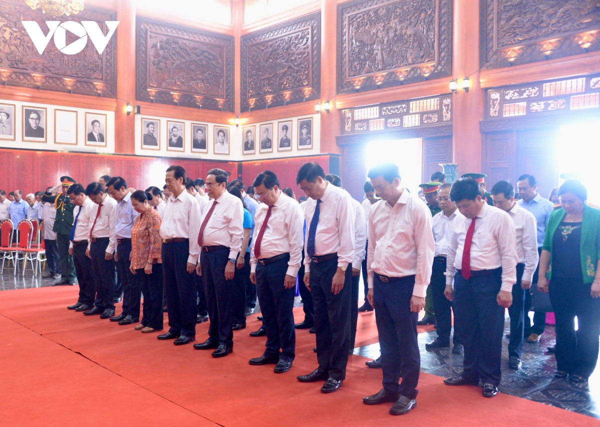 chu tich quoc hoi tri an cac anh hung liet sy, nguoi co cong tai tinh an giang hinh anh 1