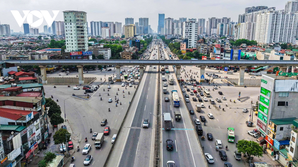 nguoi dan tro lai ha noi sau ky nghi gio to, nhieu cua ngo giao thong thuan loi hinh anh 9