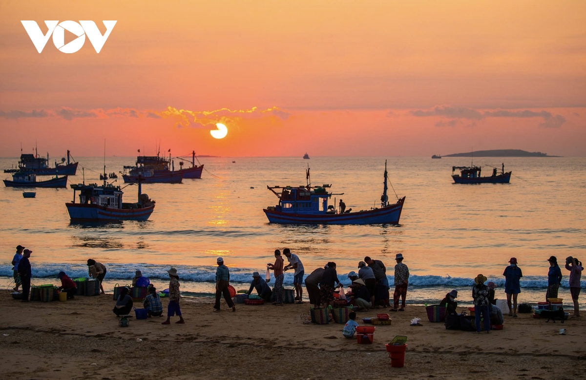 lang chai long thuy 300 nam gin giu huong vi nuoc mam truyen thong hinh anh 3