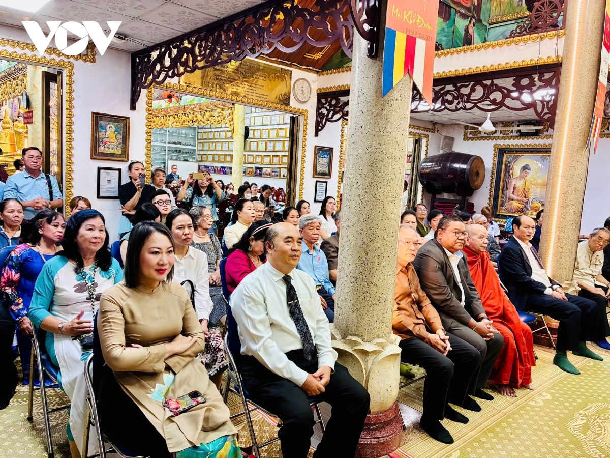 tp.hcm ron rang le hoi tet co truyen campuchia - lao - thai lan hinh anh 1