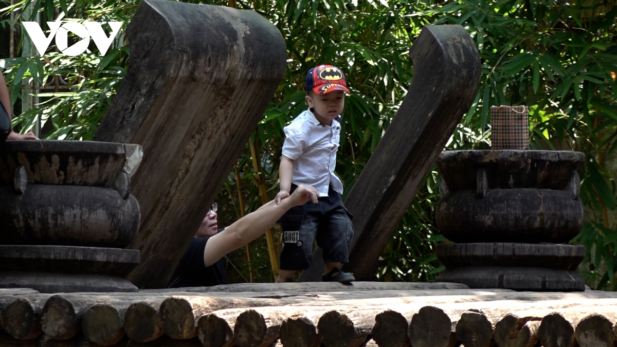 nghi le 30 4 - 1 5, nhieu nguoi o ha noi chon du lich noi do hinh anh 2