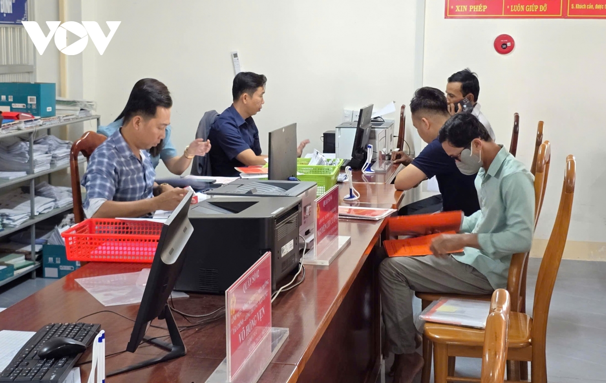 ca mau chi dao ra soat, xu ly tinh trang thieu bien che o xa tan thuan hinh anh 2