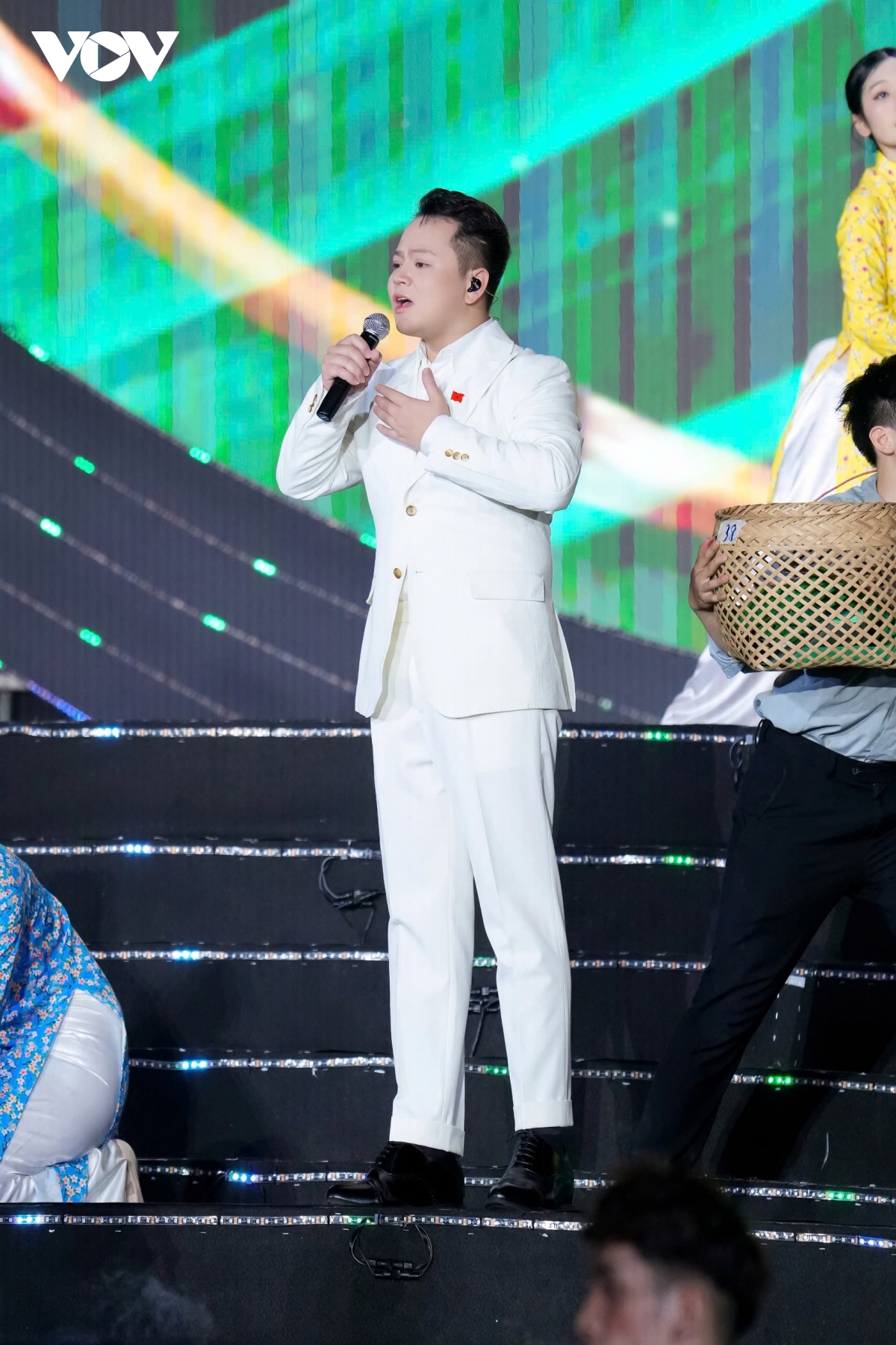 dan ca vi, giam tai hien hanh trinh bac ho tim duong cuu nuoc tai concert quoc gia hinh anh 2