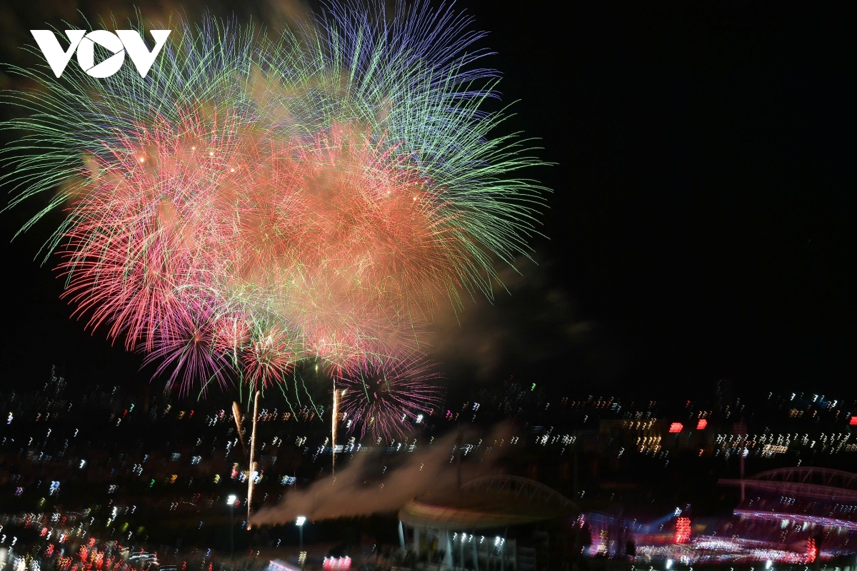 man nhan man phao hoa an tuong ket thuc chuong trinh nghe thuat Am vang to quoc hinh anh 3