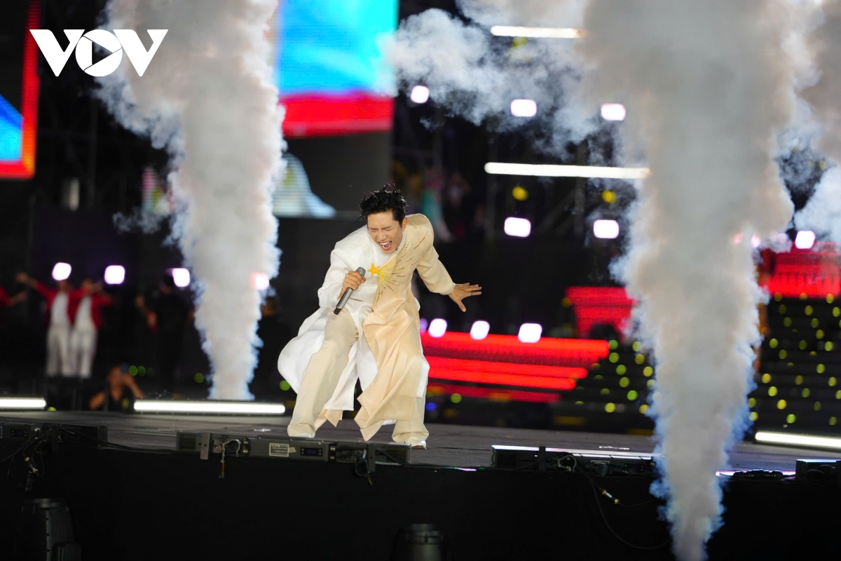 hang nghin khan gia doi mua xem concert quoc gia Am vang to quoc hinh anh 16