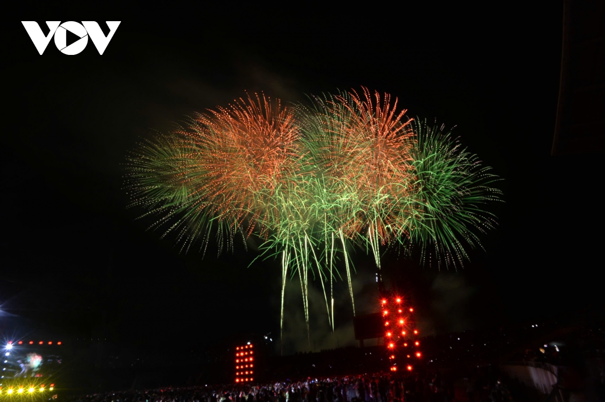 man nhan man phao hoa an tuong ket thuc chuong trinh nghe thuat Am vang to quoc hinh anh 5