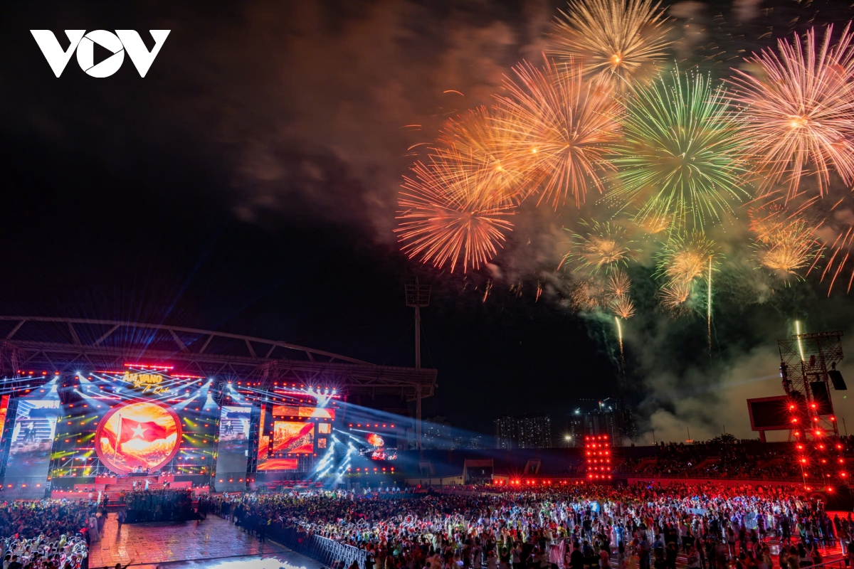 man nhan man phao hoa an tuong ket thuc chuong trinh nghe thuat Am vang to quoc hinh anh 1