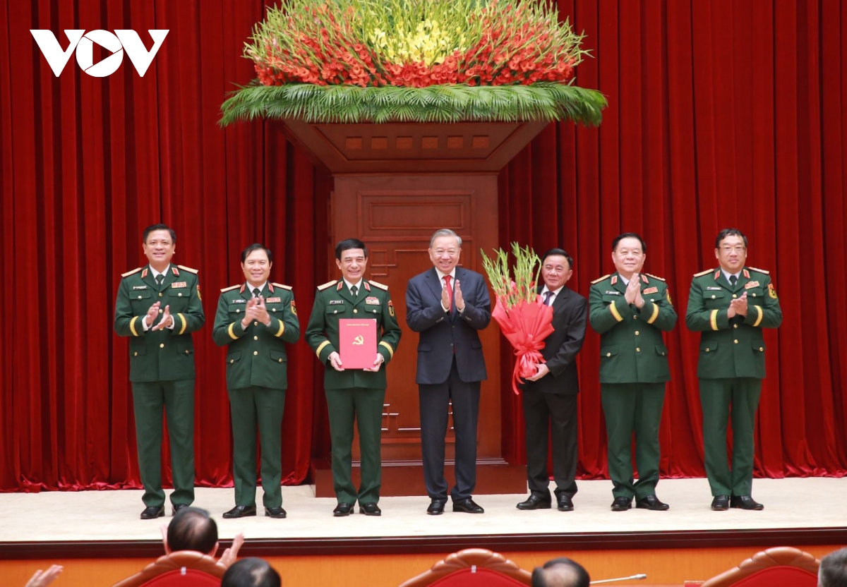 tong bi thu, chu tich nuoc du hoi nghi cong bo quyet dinh ve cong tac can bo hinh anh 1