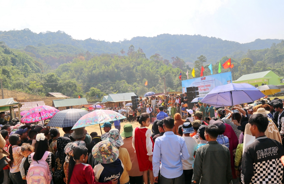 Tết Bunpimay giữa đại ngàn: Gắn kết nghĩa tình biên giới Việt – Lào
